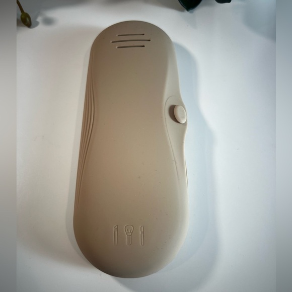 TRAVEL MAKE-UP BRUSH ORGANIZER Silicone Makeup Brush Holder - Picture 6 of 9